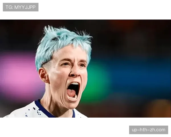 拉皮诺又穿那件亮片夹克去训练了？这姐的场下造型比比赛还敢花