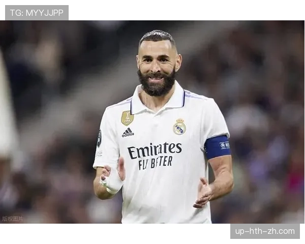 本泽马在皇马进攻体系中的效率与角色定位是否构成制约？